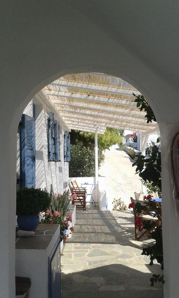 Artemis Rooms Folegandros Town Exterior photo