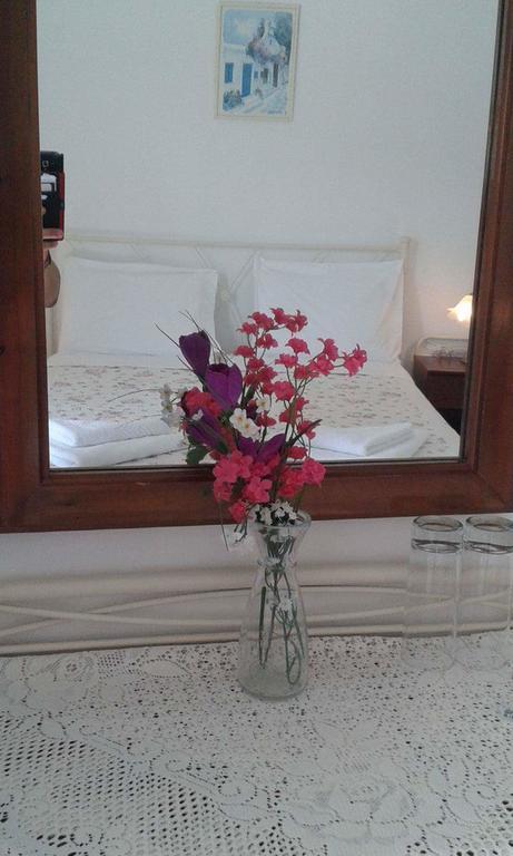 Artemis Rooms Folegandros Town Exterior photo