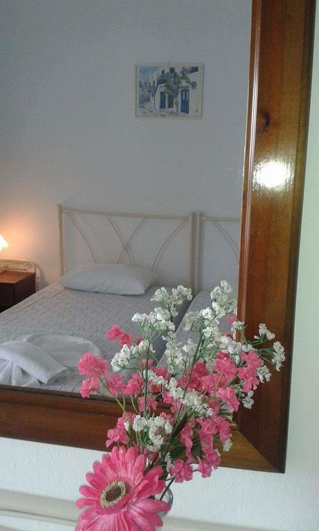 Artemis Rooms Folegandros Town Exterior photo