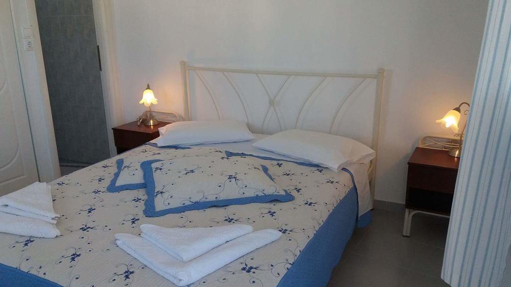 Artemis Rooms Folegandros Town Exterior photo