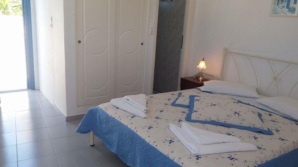 Artemis Rooms Folegandros Town Exterior photo