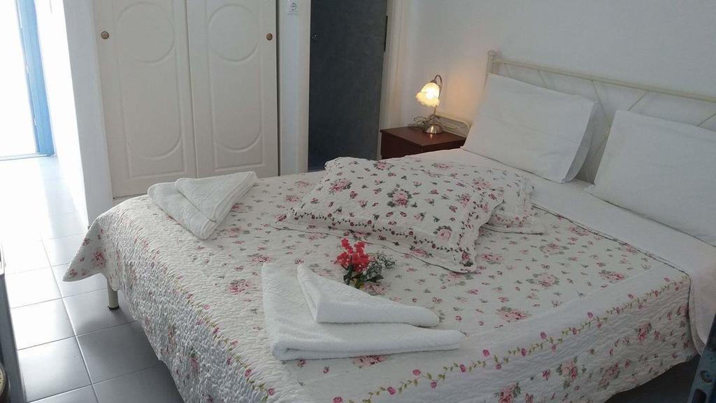 Artemis Rooms Folegandros Town Exterior photo