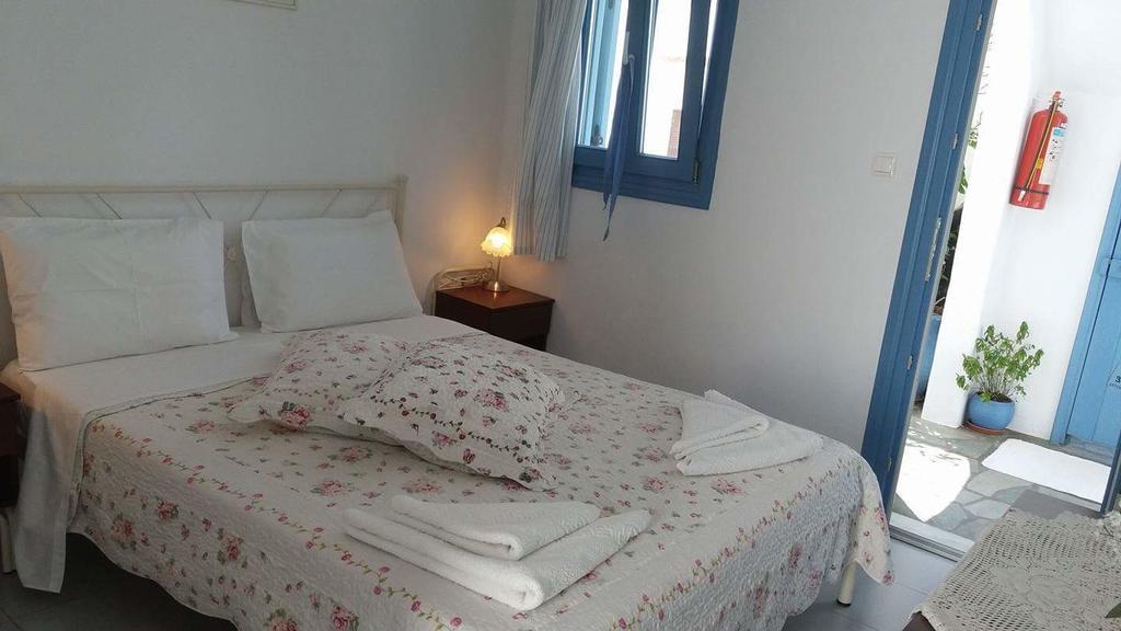 Artemis Rooms Folegandros Town Exterior photo