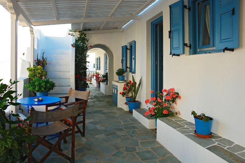 Artemis Rooms Folegandros Town Exterior photo